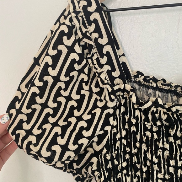 Monteau Black and Cream Geometric Blouse - Picture 2 of 4